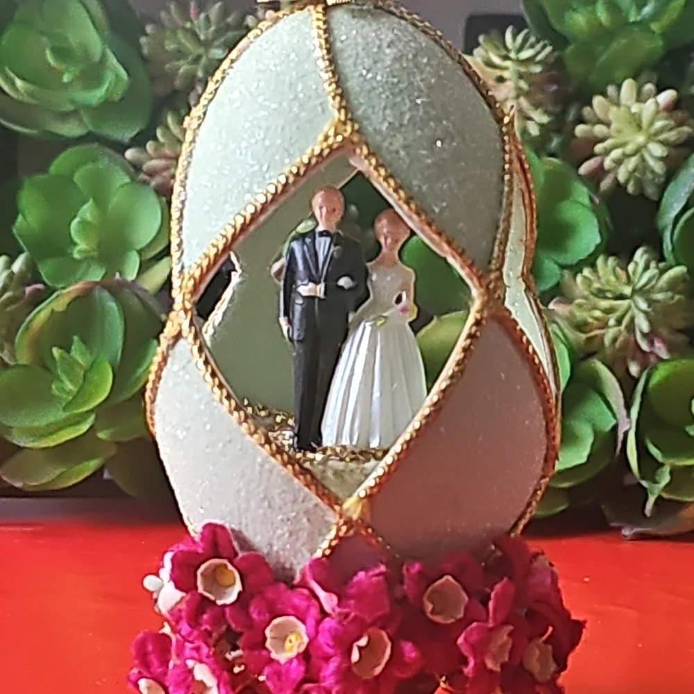 Vintage EGG Wedding Cake Topper with Bride And Groom Figurine